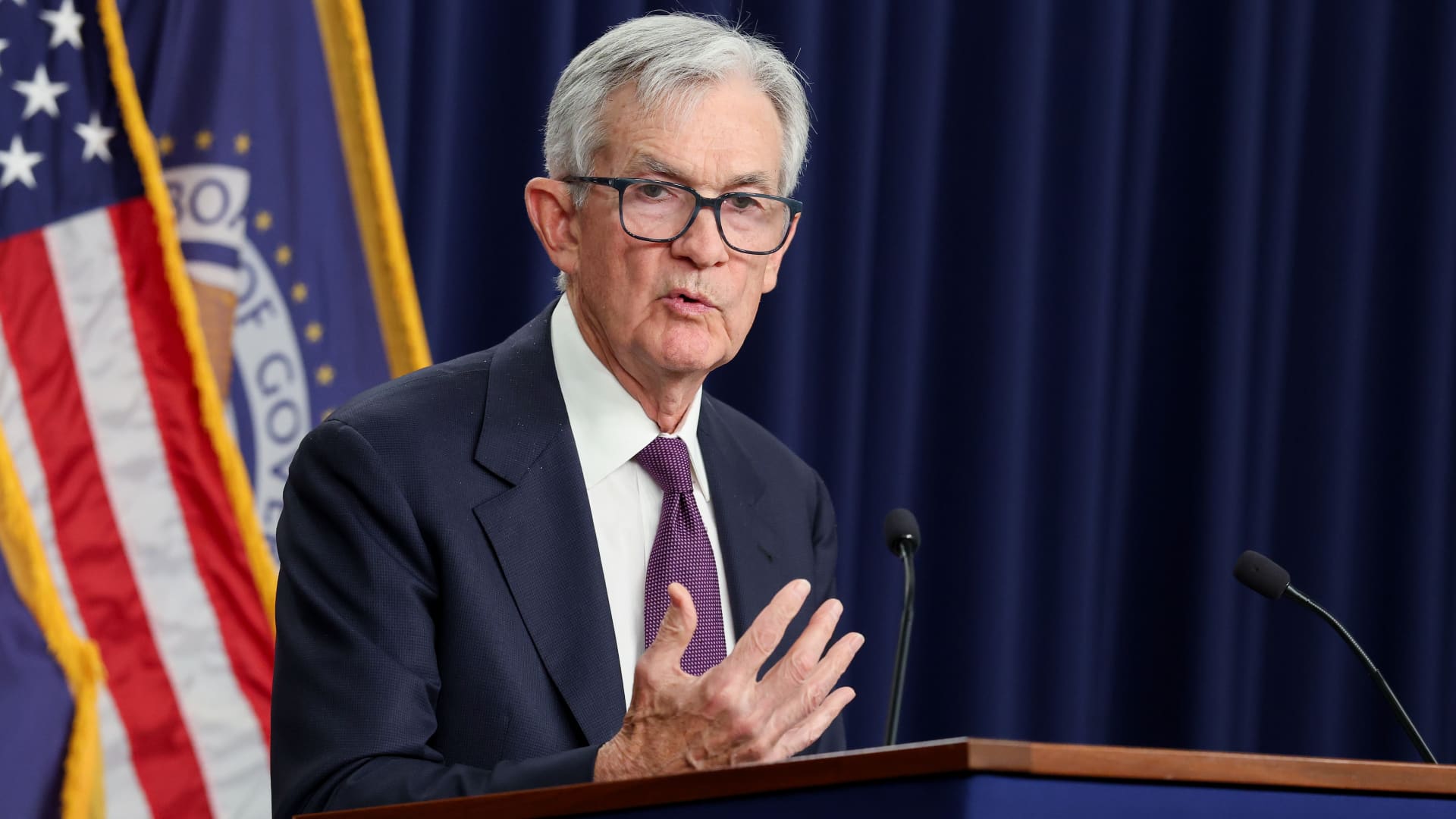 Powell sees inflation outlook in check, no wider crisis yet in private credit