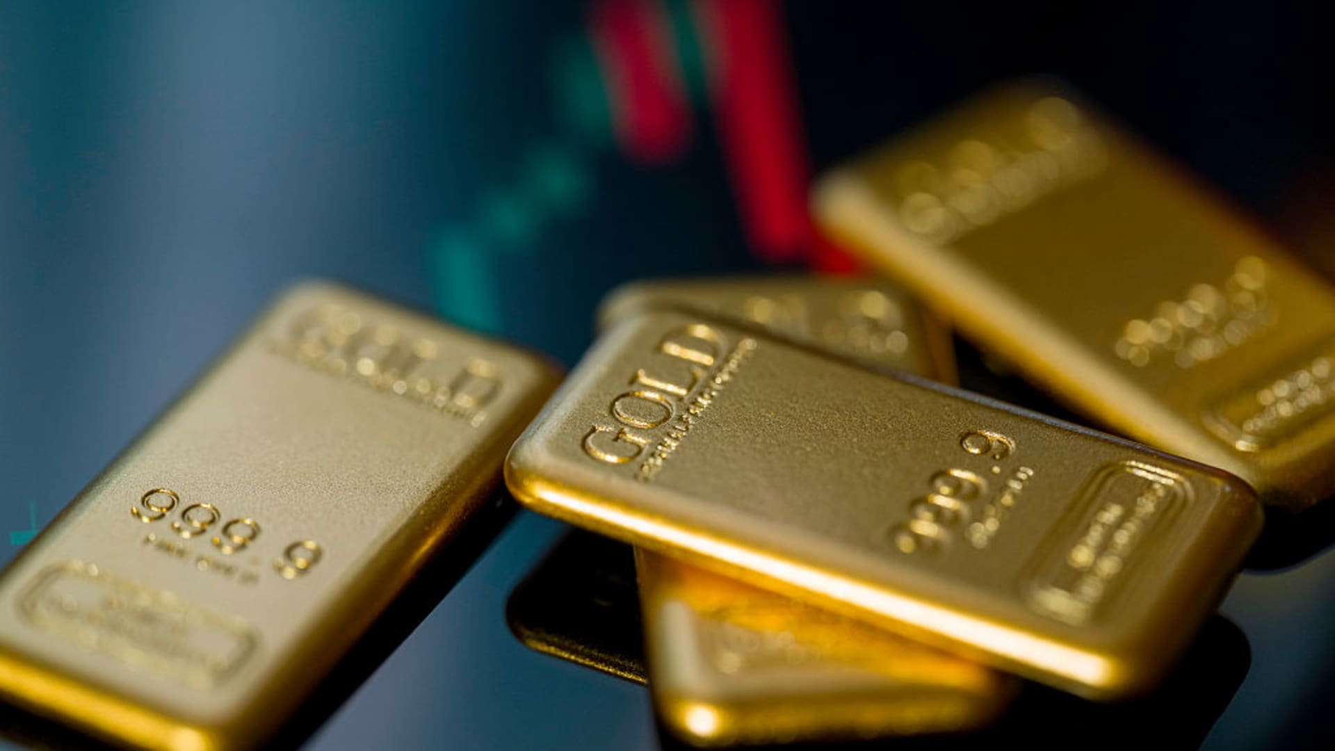 Gold slumps to 6-month low even as inflation fears rise. Here's why bullion is out of favor
