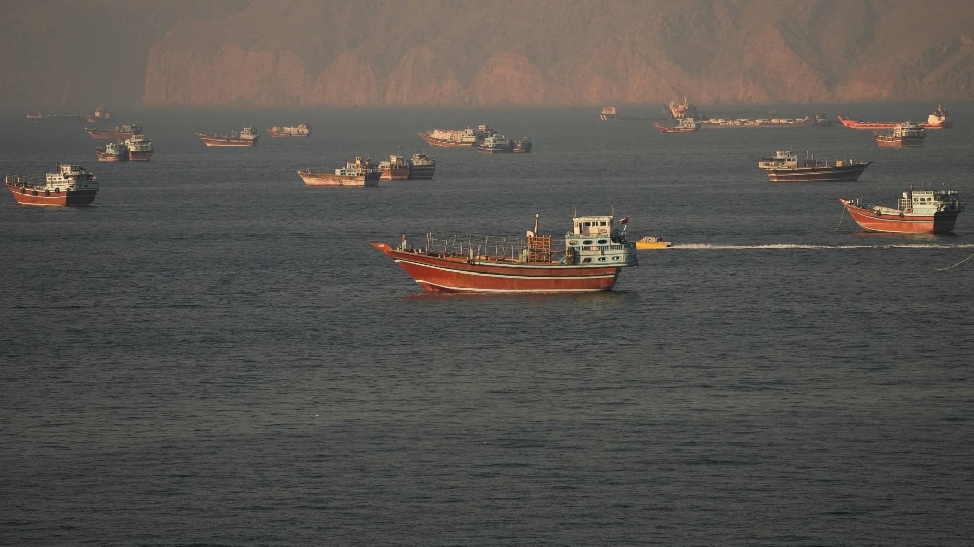Iran reportedly closes Strait of Hormuz again, casting shadow over nuclear talks