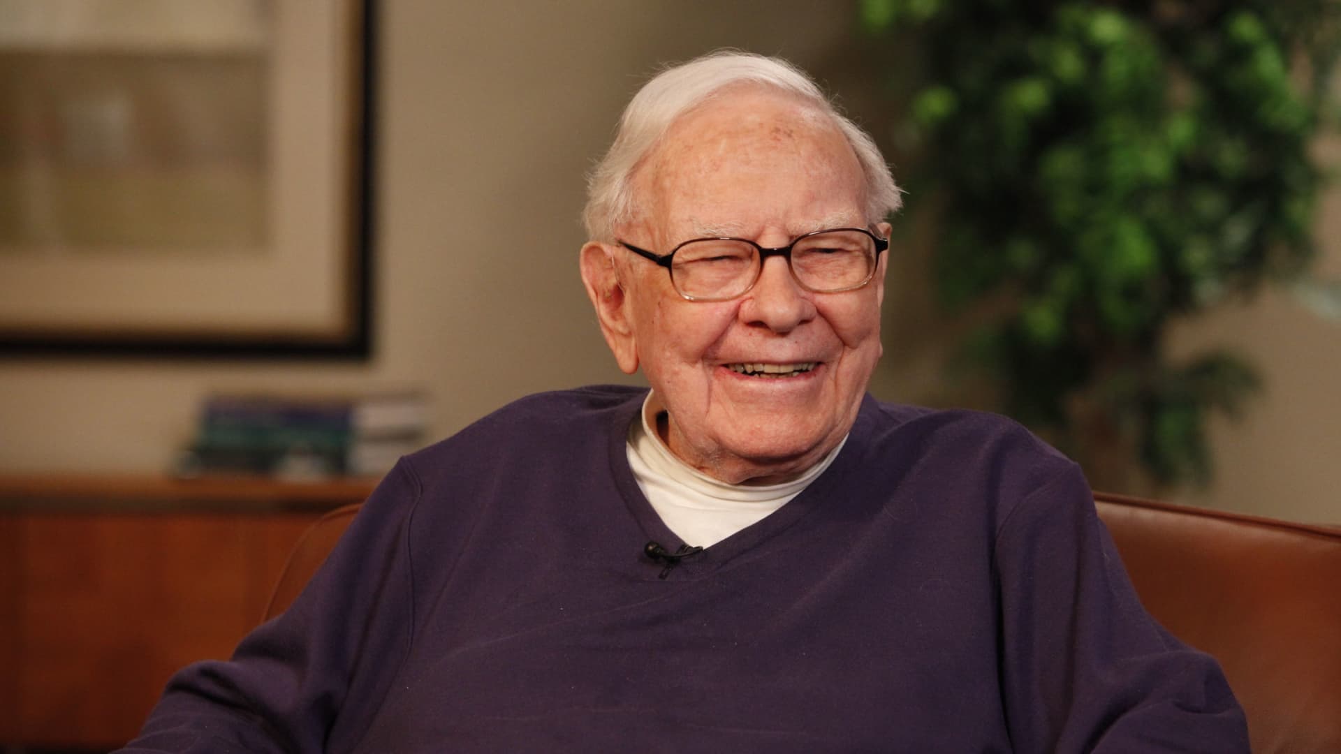 Warren Buffett calls Bill Gates' actions with Epstein 'distasteful,' but people make mistakes