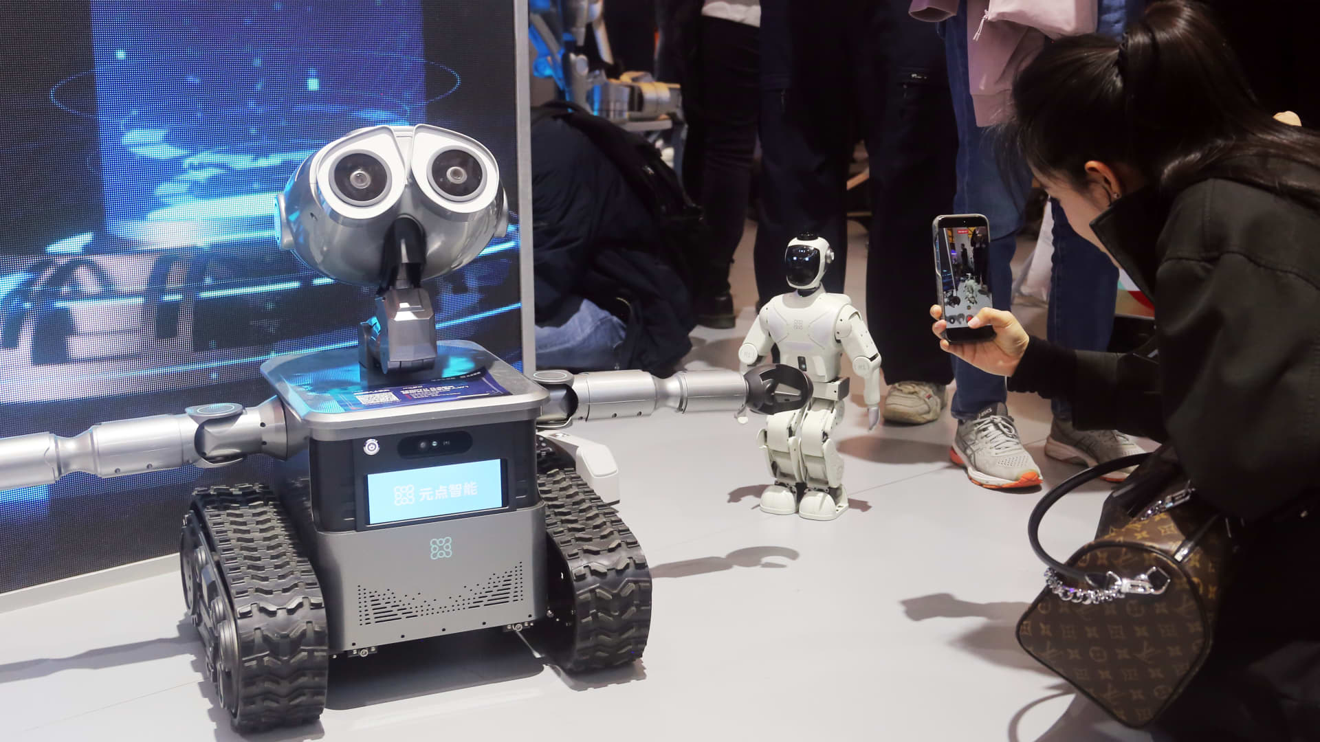 Alibaba-affiliate Ant Group rushes into humanoid robots with a dozen deals in 18 months